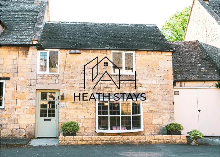 Cosy Cottage For Family & Friends! Sleeps 9, Pets Welcome