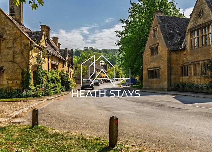 Cosy Cottage For Family & Friends! Sleeps 9, Pets Welcome