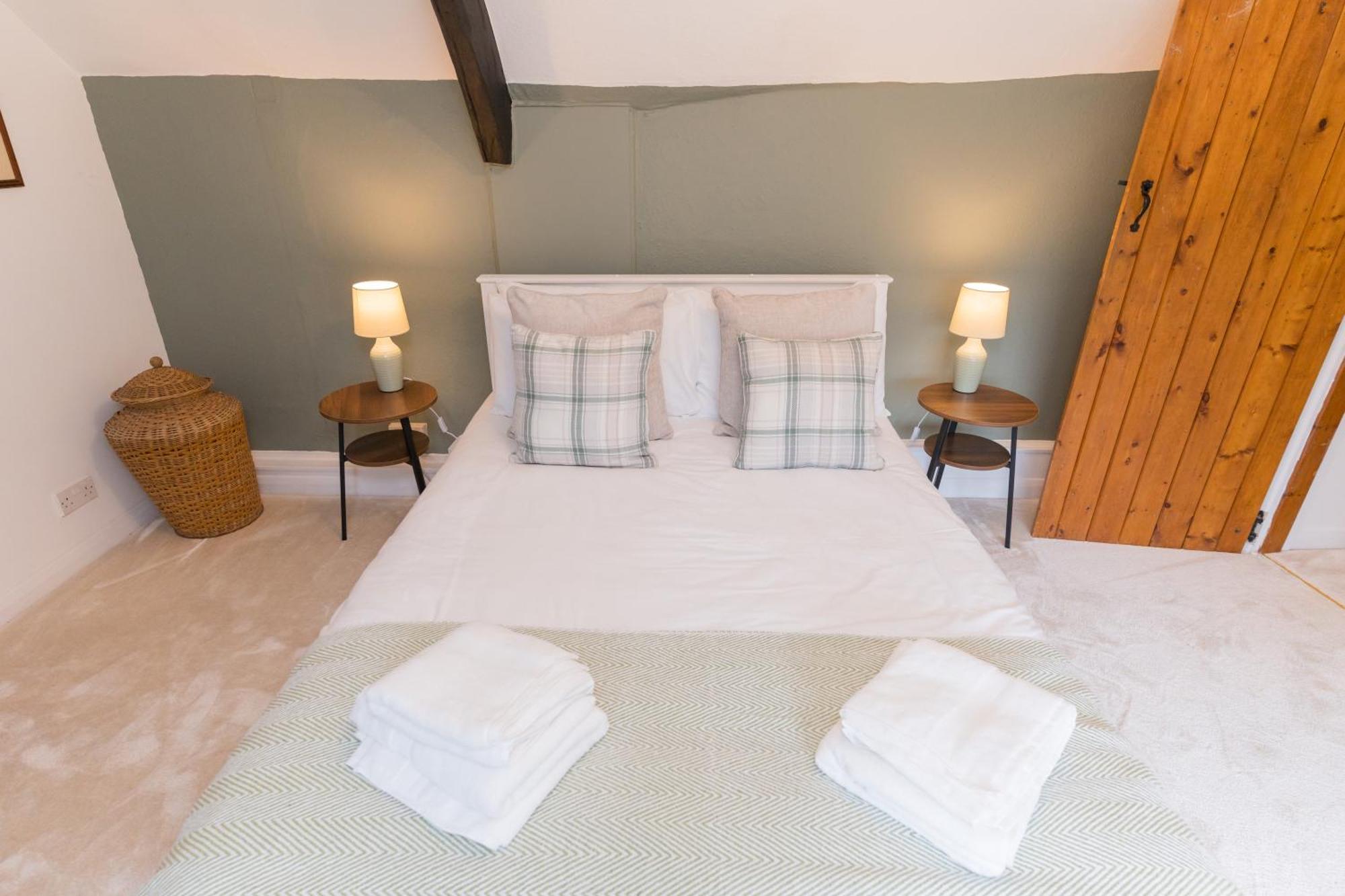 Cosy For Family & Friends! Sleeps 9, Pets Welcome Stanton (Worcestershire)