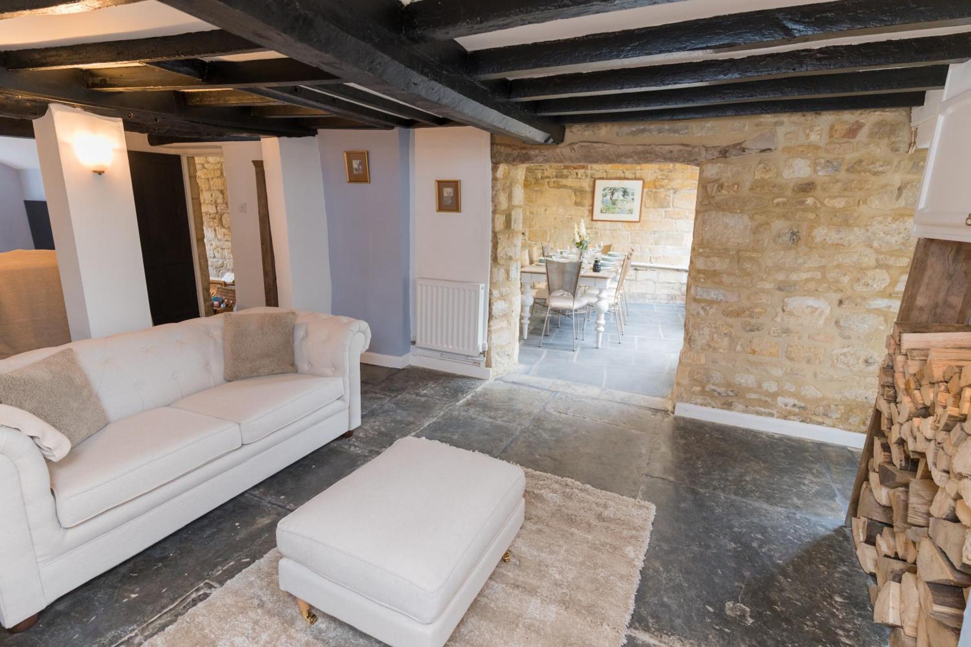 Cosy For Family & Friends! Sleeps 9, Pets Welcome Holiday home *