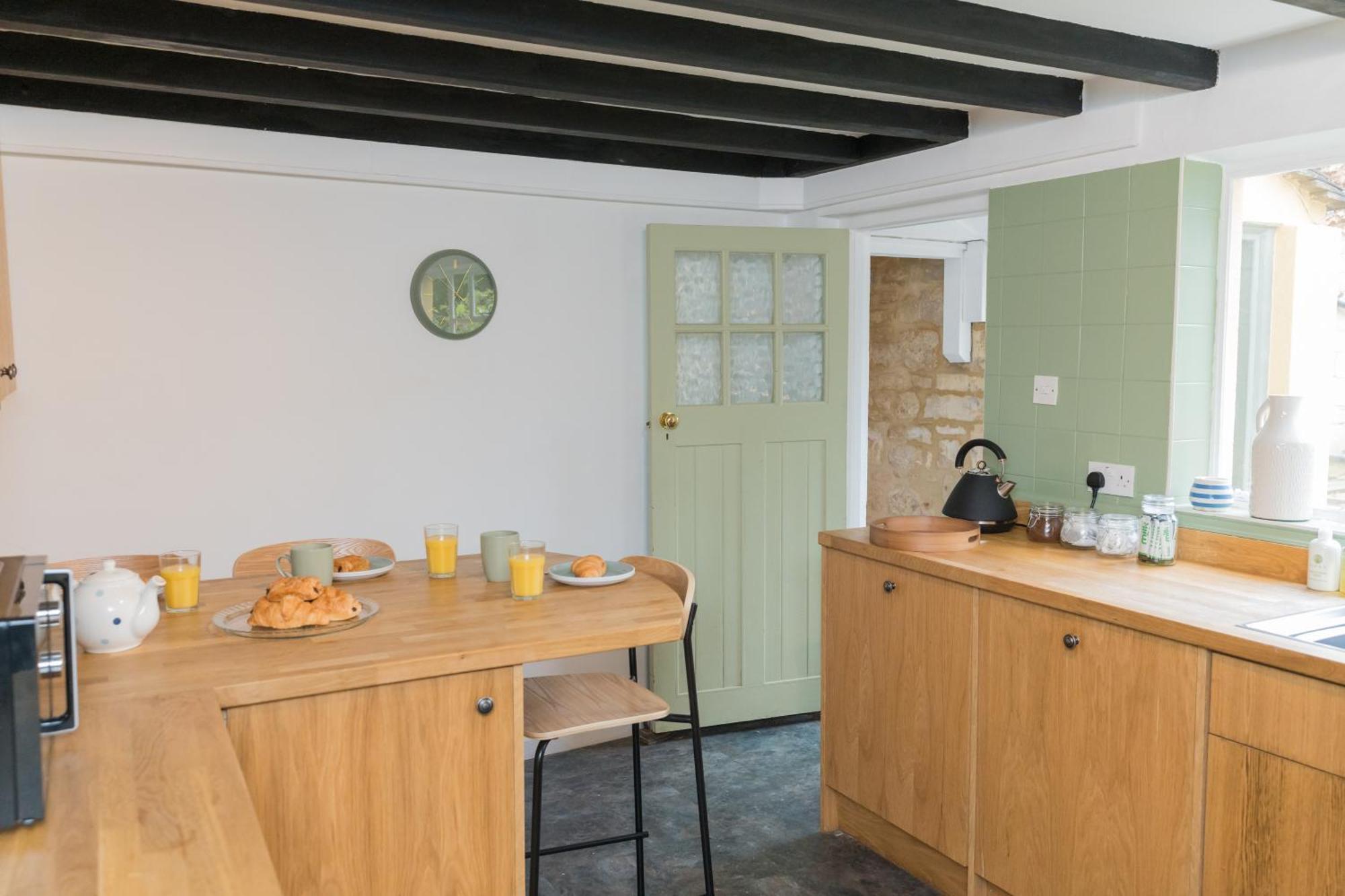 Cosy For Family & Friends! Sleeps 9, Pets Welcome