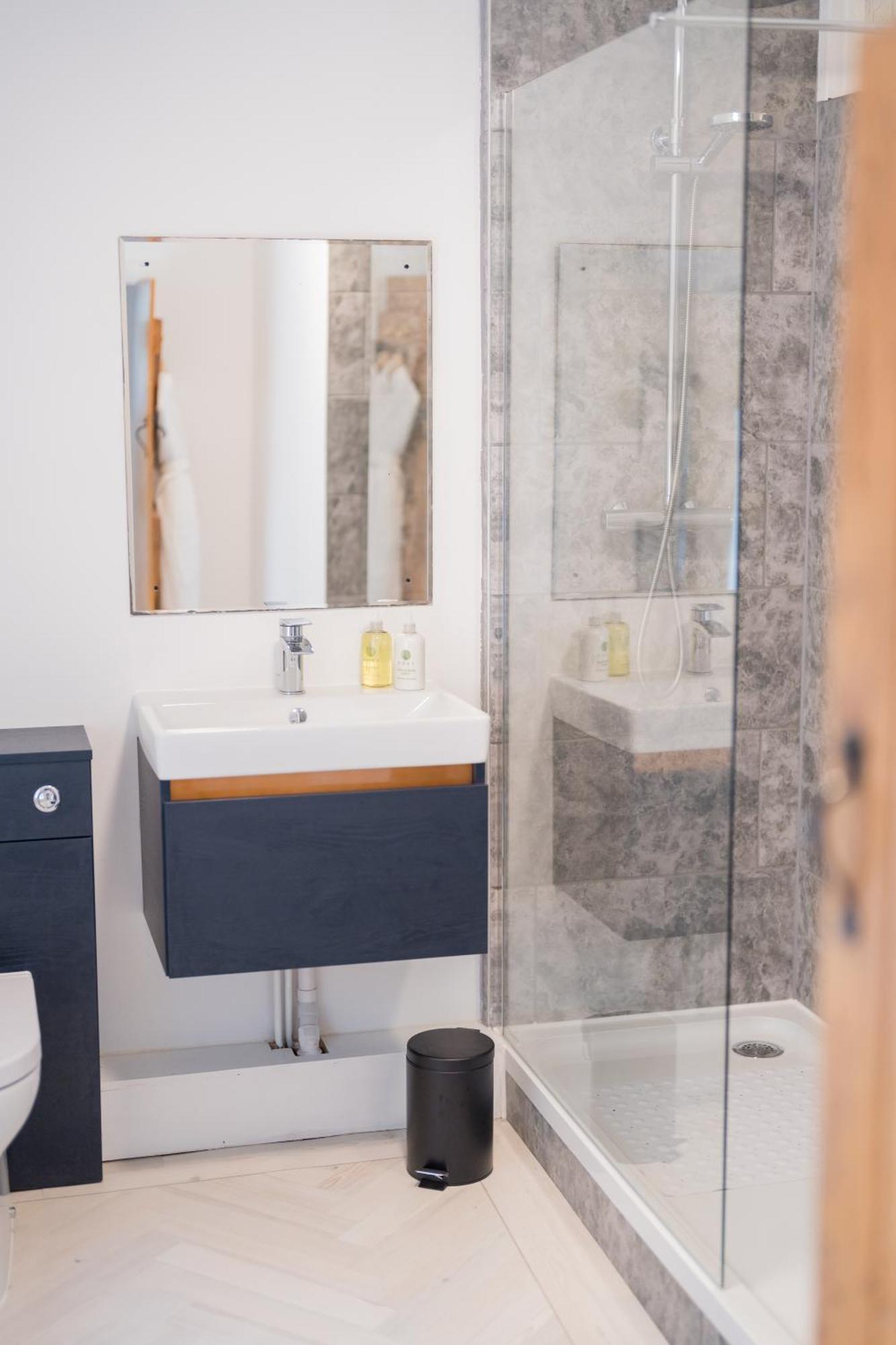 Holiday home Cosy For Family & Friends! Sleeps 9, Pets Welcome