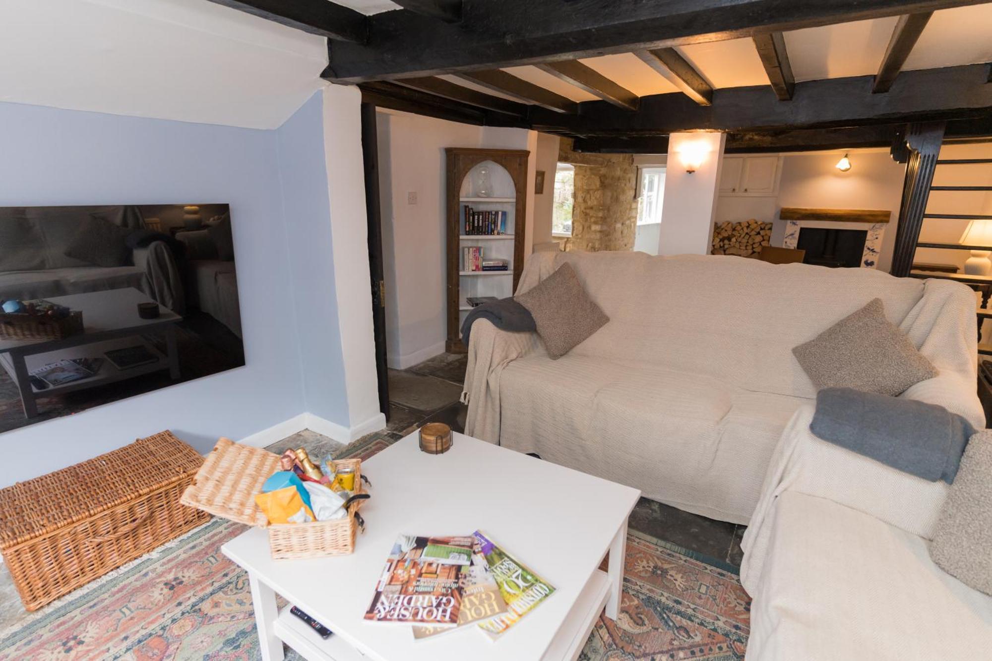 Cosy For Family & Friends! Sleeps 9, Pets Welcome Holiday home Stanton (Worcestershire)