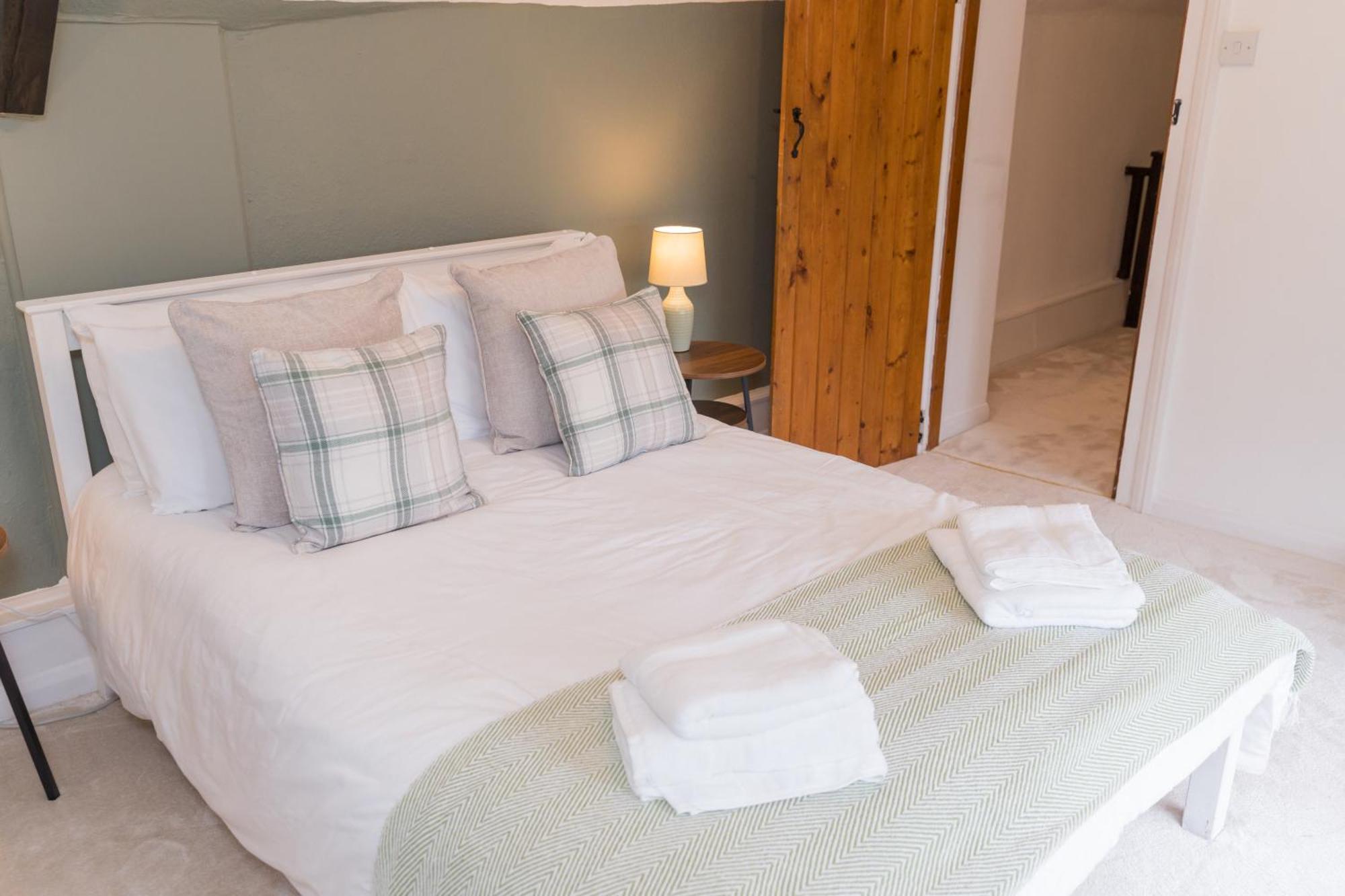 Cosy For Family & Friends! Sleeps 9, Pets Welcome