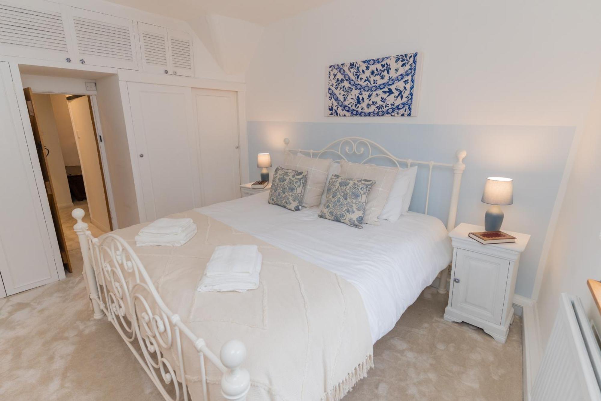 Cosy For Family & Friends! Sleeps 9, Pets Welcome Holiday home