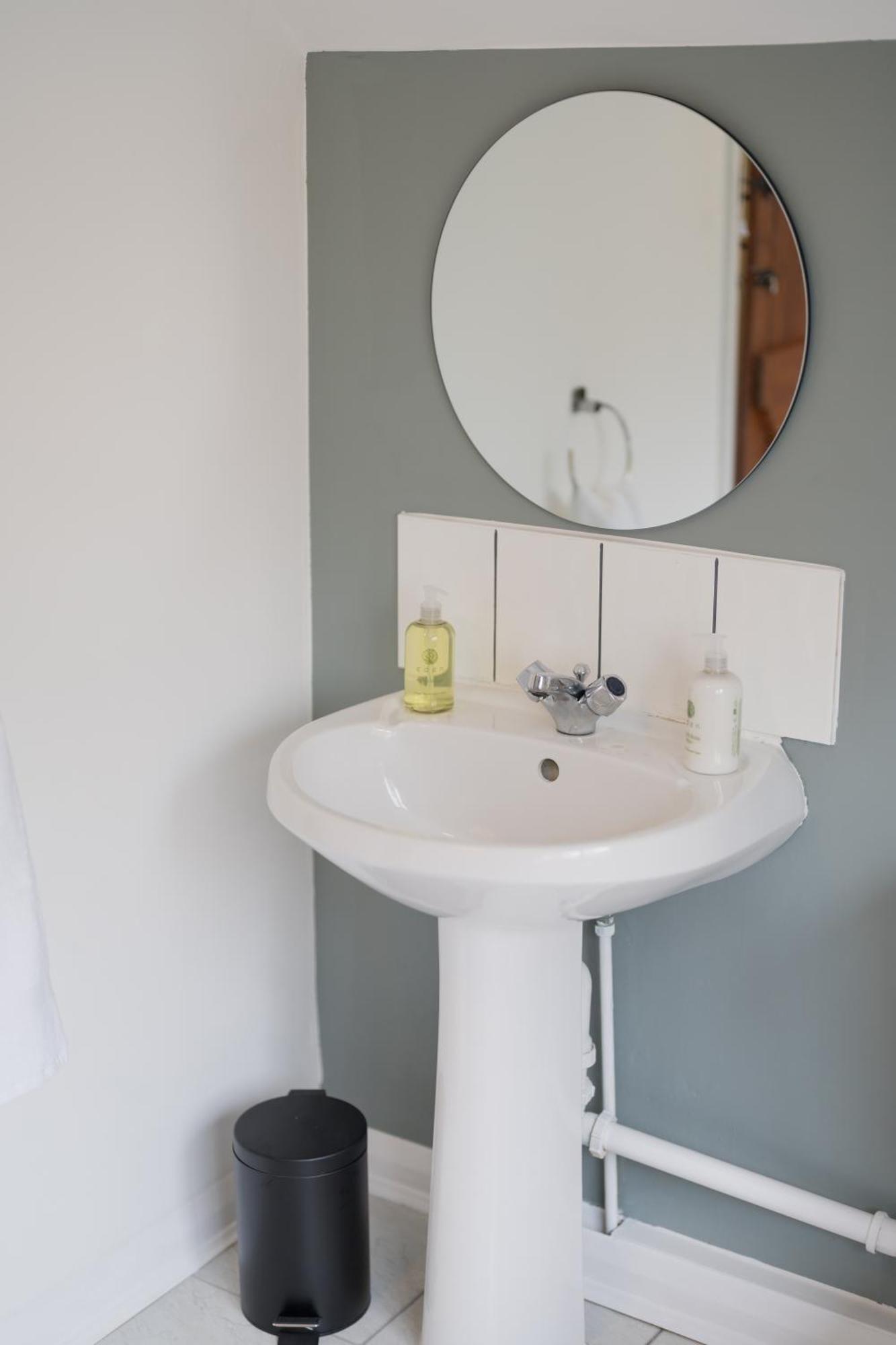 Cosy For Family & Friends! Sleeps 9, Pets Welcome