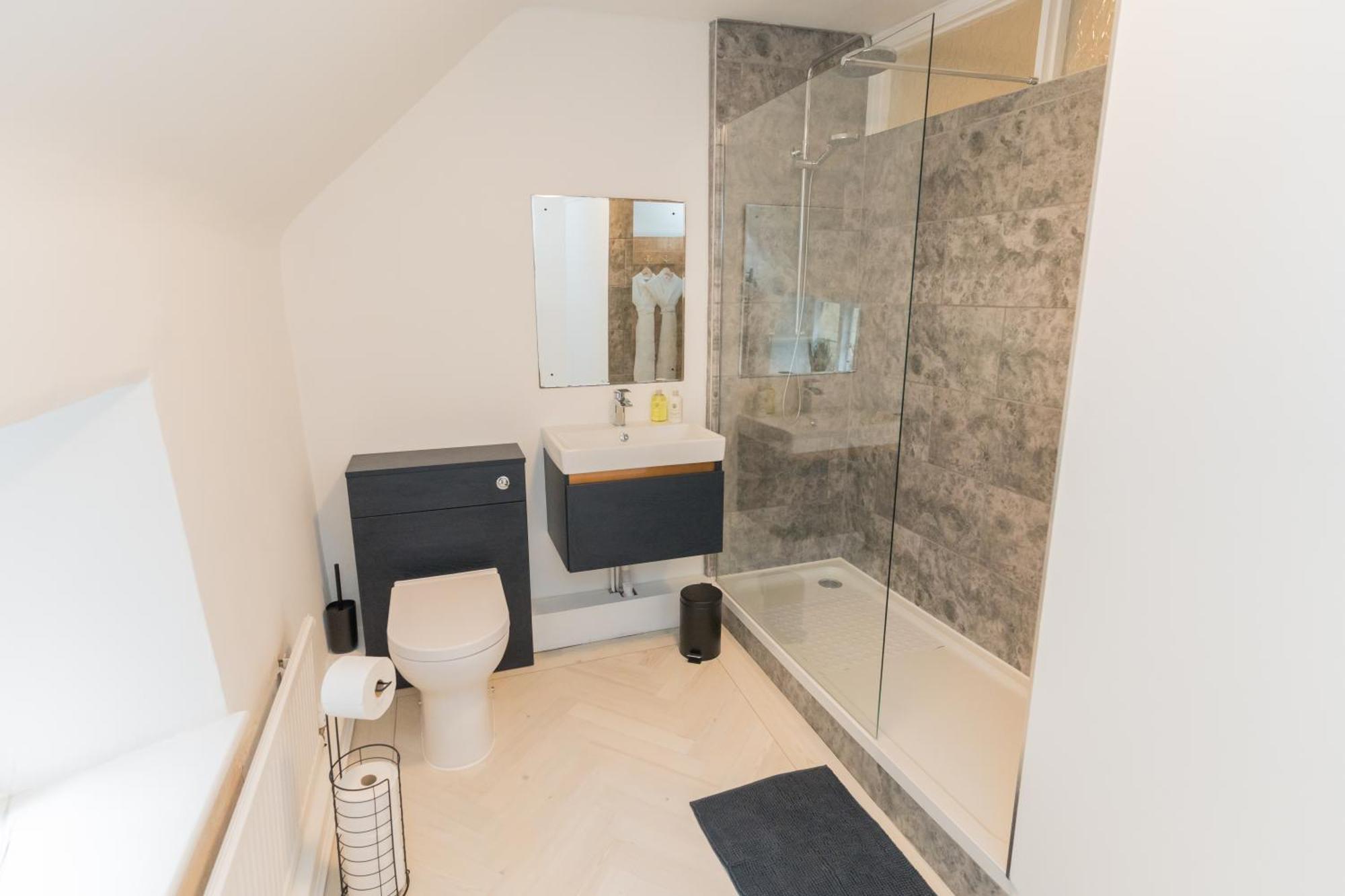 Holiday home Cosy For Family & Friends! Sleeps 9, Pets Welcome *