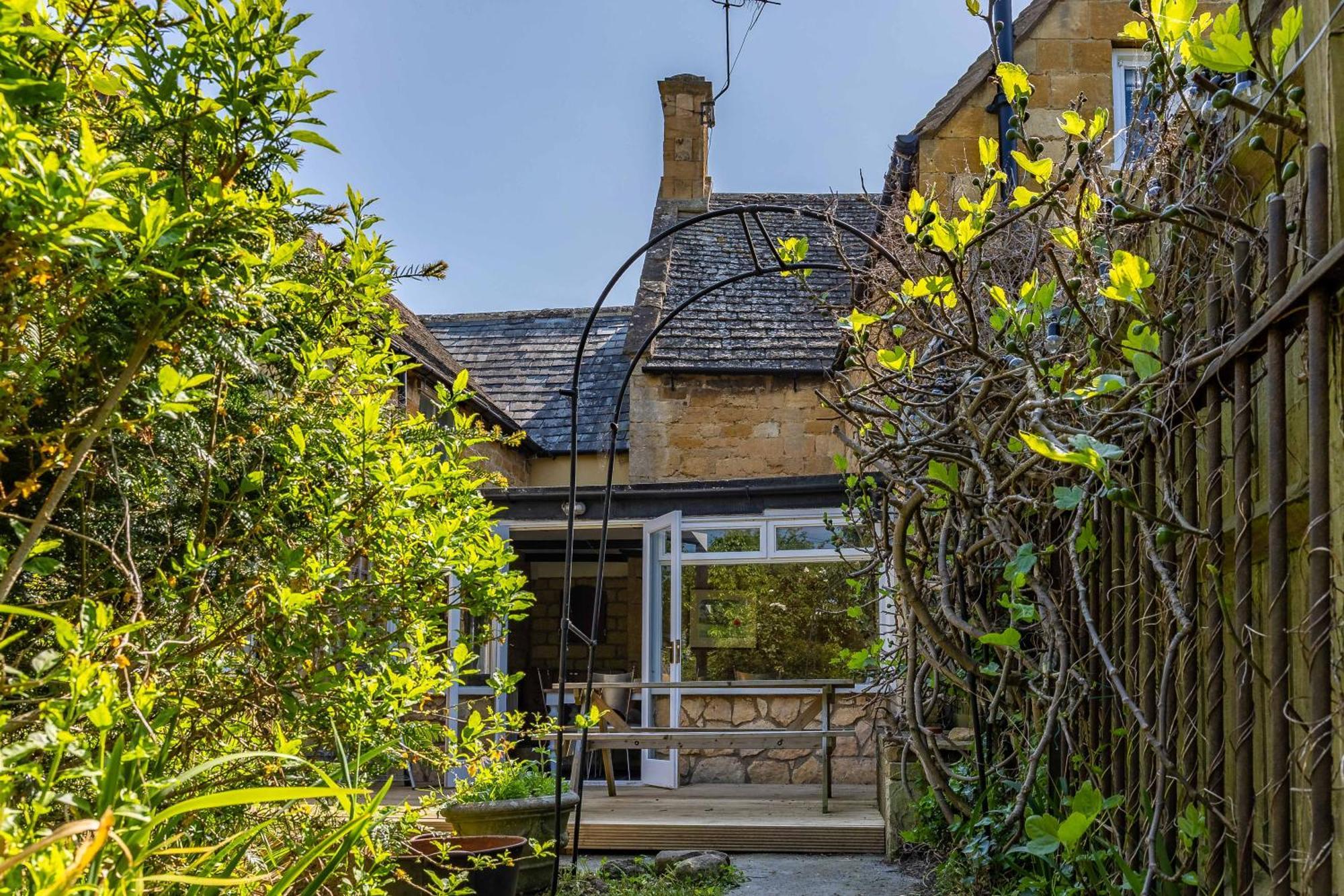 Holiday home Cosy For Family & Friends! Sleeps 9, Pets Welcome *