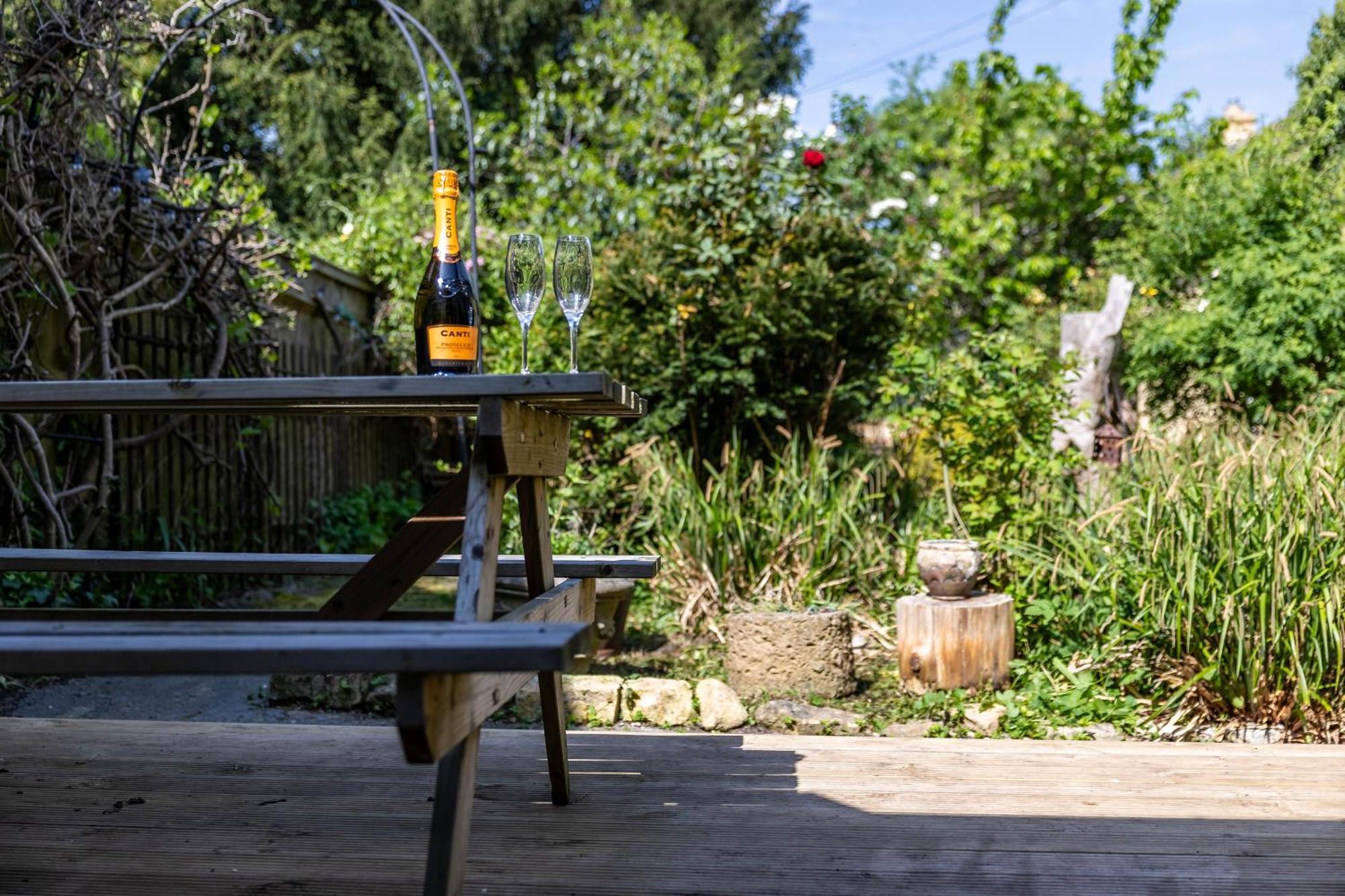 Cosy For Family & Friends! Sleeps 9, Pets Welcome *
