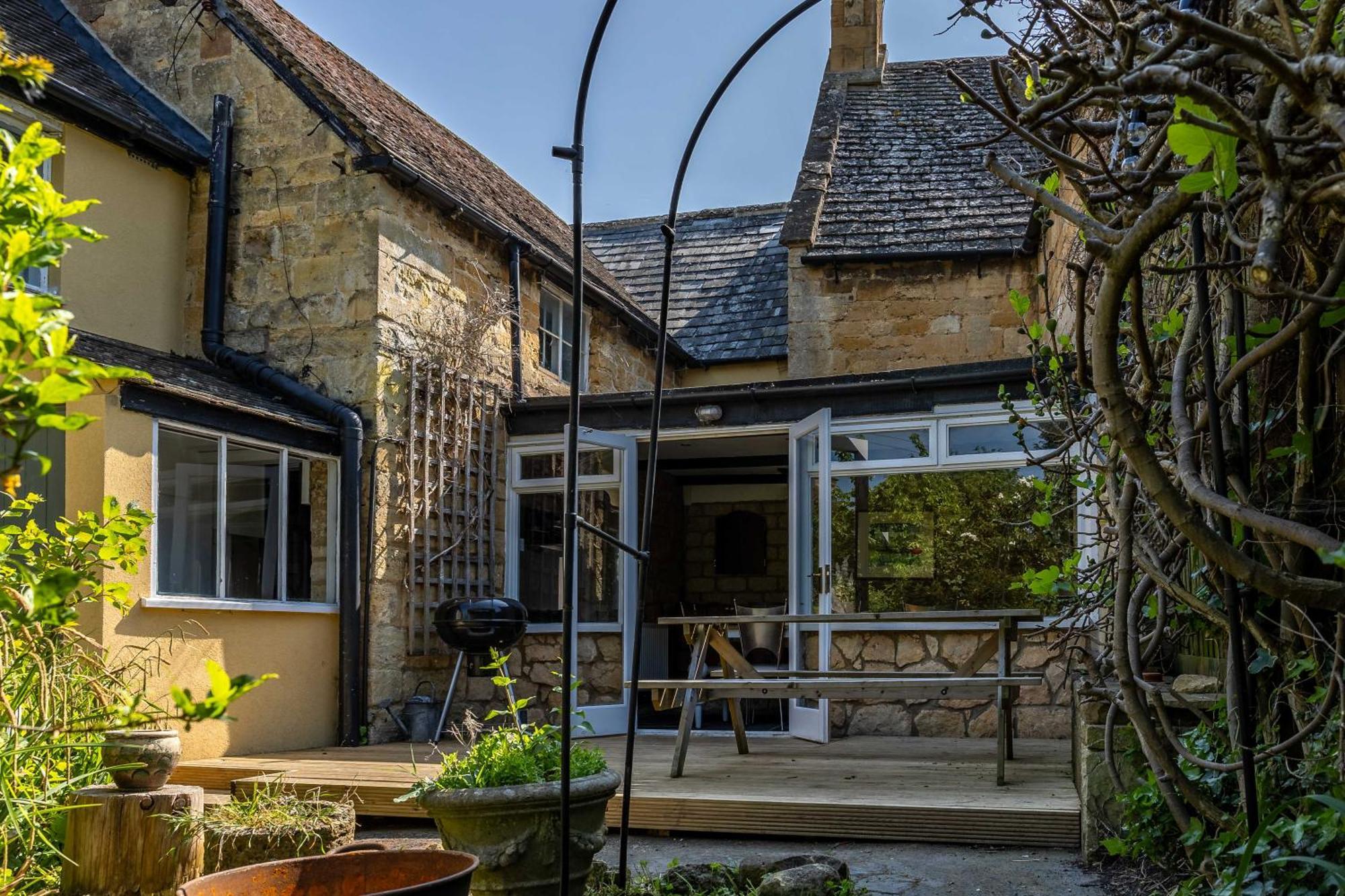 Cosy For Family & Friends! Sleeps 9, Pets Welcome Holiday home Stanton (Worcestershire)