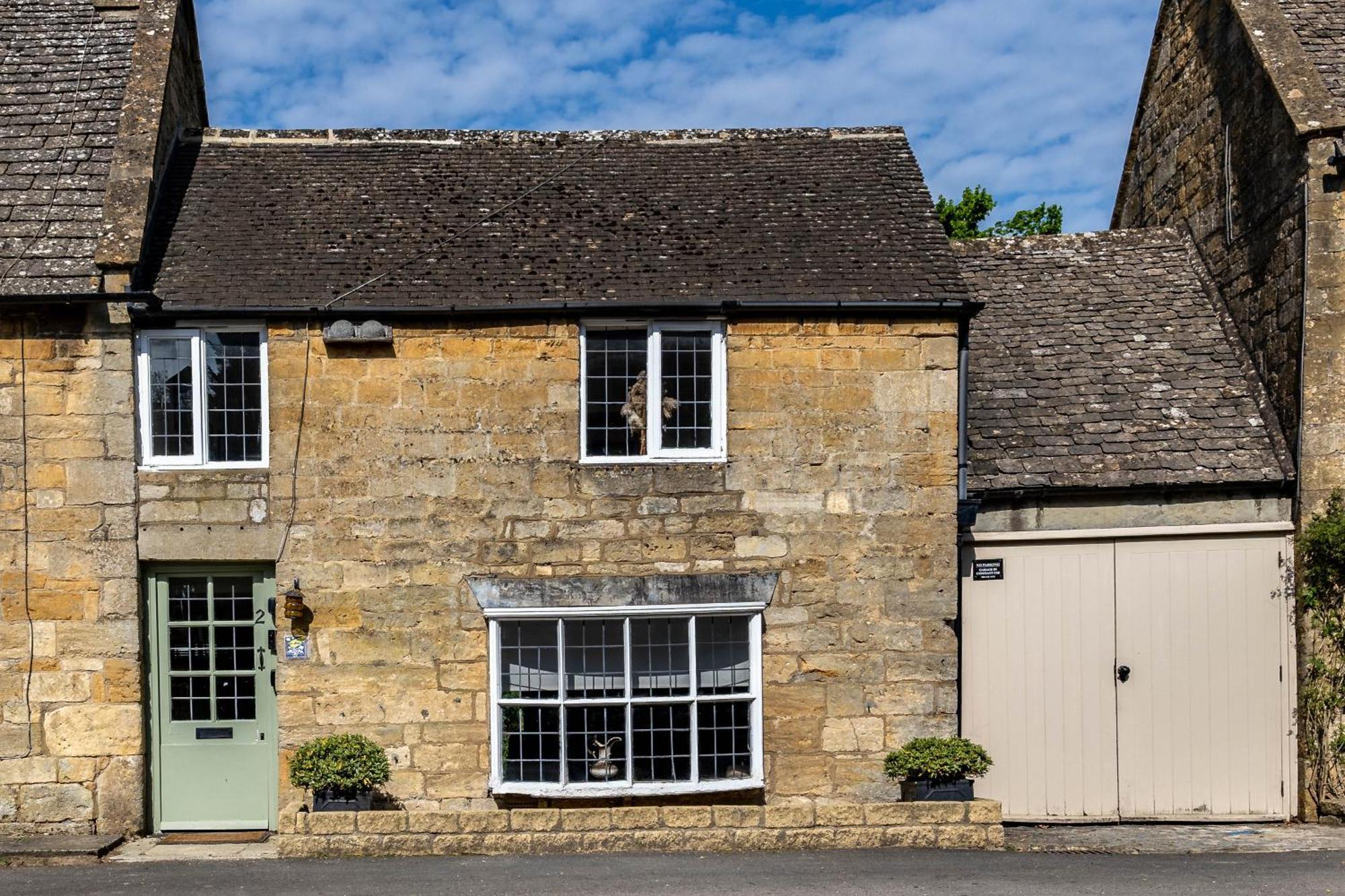 Cosy For Family & Friends! Sleeps 9, Pets Welcome Holiday home Stanton (Worcestershire)